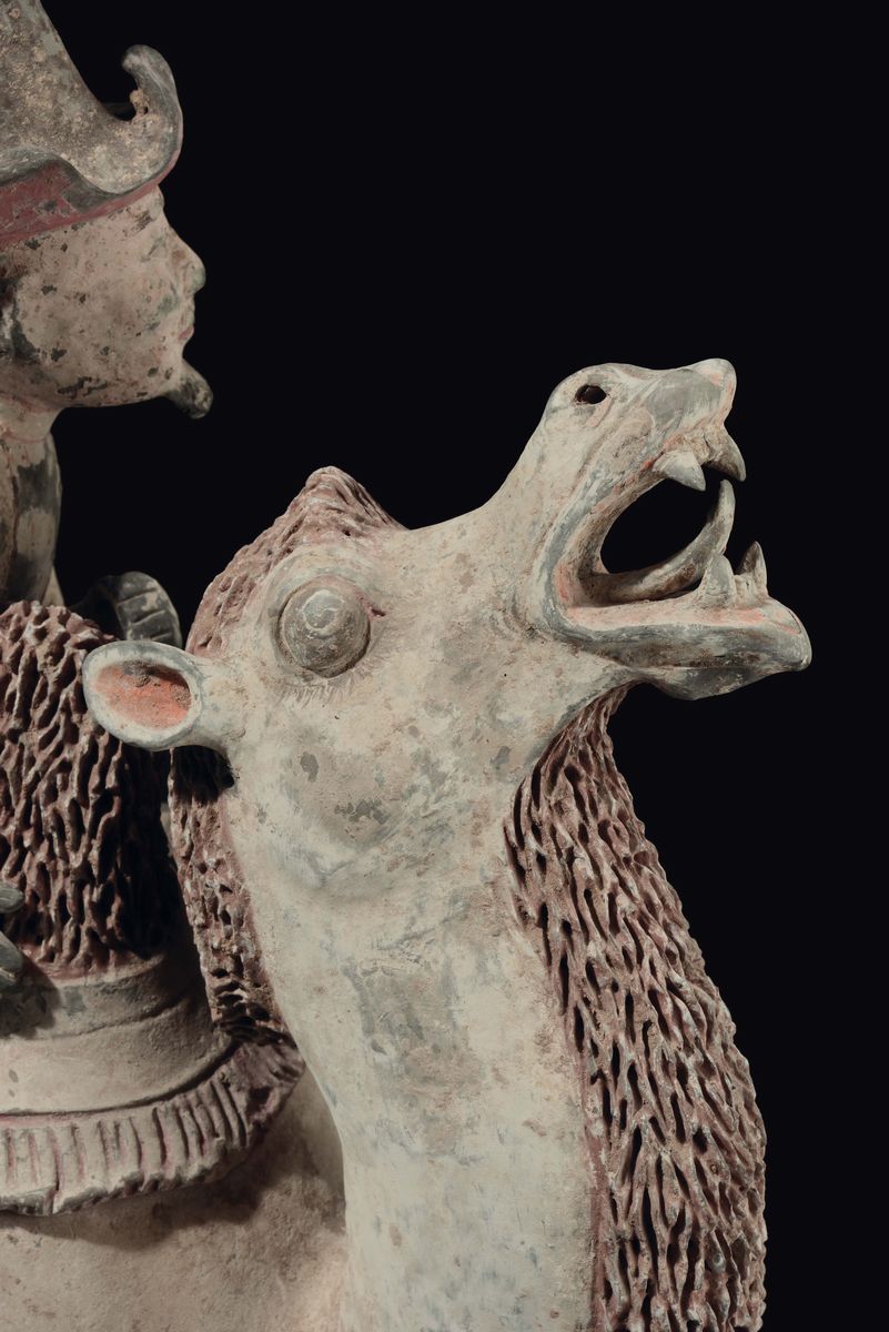 Rara Figura di Cammello con Cavaliere in Terracotta Dipinta, Cina, Dinastia Tang (619-906)