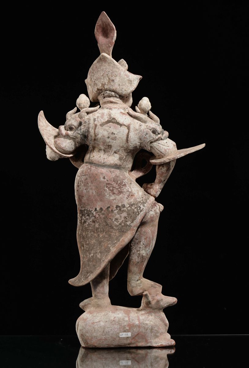 Grande Figura di Guerriero in Terracotta Dipinta, Cina, Dinastia Tang (618-906)