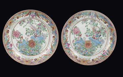Coppia di Piattini in Porcellana Policroma con Decoro Floreale, Cina, Dinastia Qing, Fine XIX Sec...