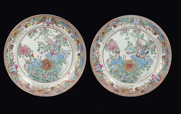 Coppia di piattini in porcellana policroma con decoro floreale, Cina, Dinastia Qing, fine XIX secolo