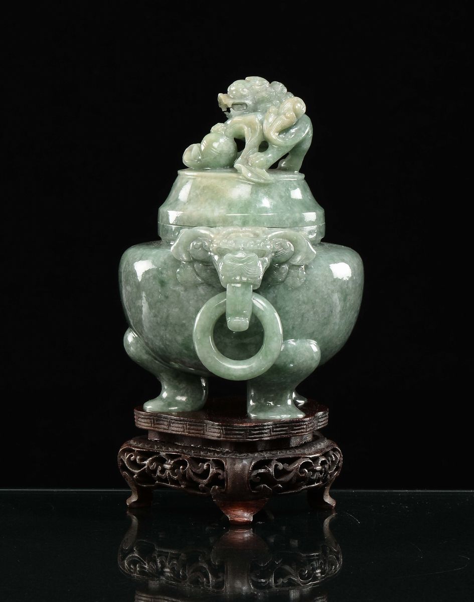 Incensiere in Giadeite Verde Smeraldo con Coperchio, Cina, Dinastia Qing, Fine XIX Secolo