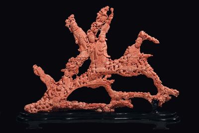 Importante e Monumentale Corallo Arancio con Guanyin e Dignitari con Due Iscrizioni, Cina, Dinast...