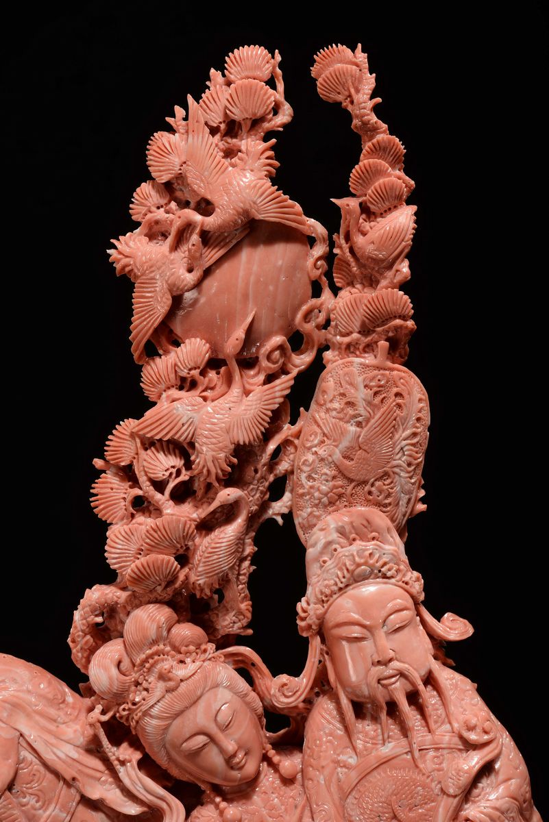 Importante e Monumentale Corallo Arancio con Guanyin e Dignitari con Due Iscrizioni, Cina, Dinast...