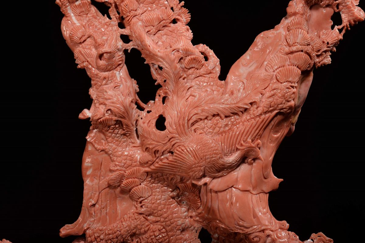 Importante e Monumentale Corallo Arancio con Guanyin e Dignitari con Due Iscrizioni, Cina, Dinast...