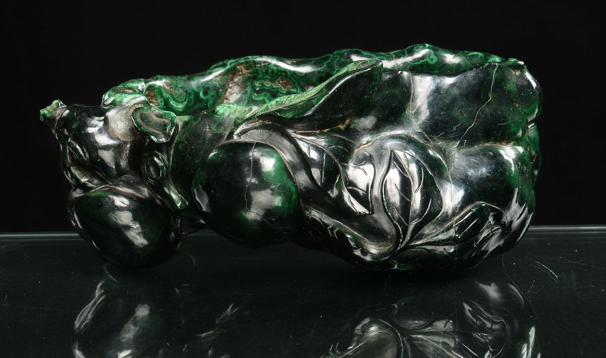 Coppa in Malachite a Forma di Frutto, Cina, Dinastia Qing, Epoca Qianlong (1736-1796)