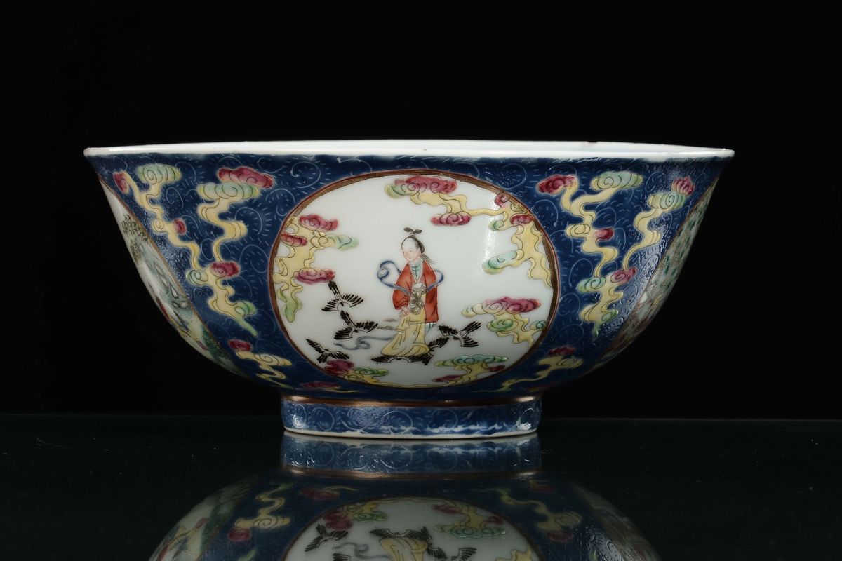 Coppa in Porcellana a Sfondo Blu con Scene di Vita Comune, Cina, Dinastia Qing, Marca e del Perio...