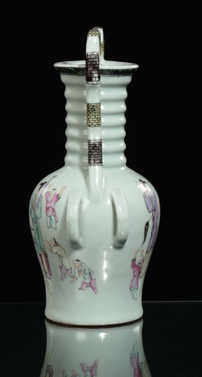 Vaso con Anse Irregolari Celadon nei Colori della Famiglia Rosa con Raffigurazione di Guanyin con...