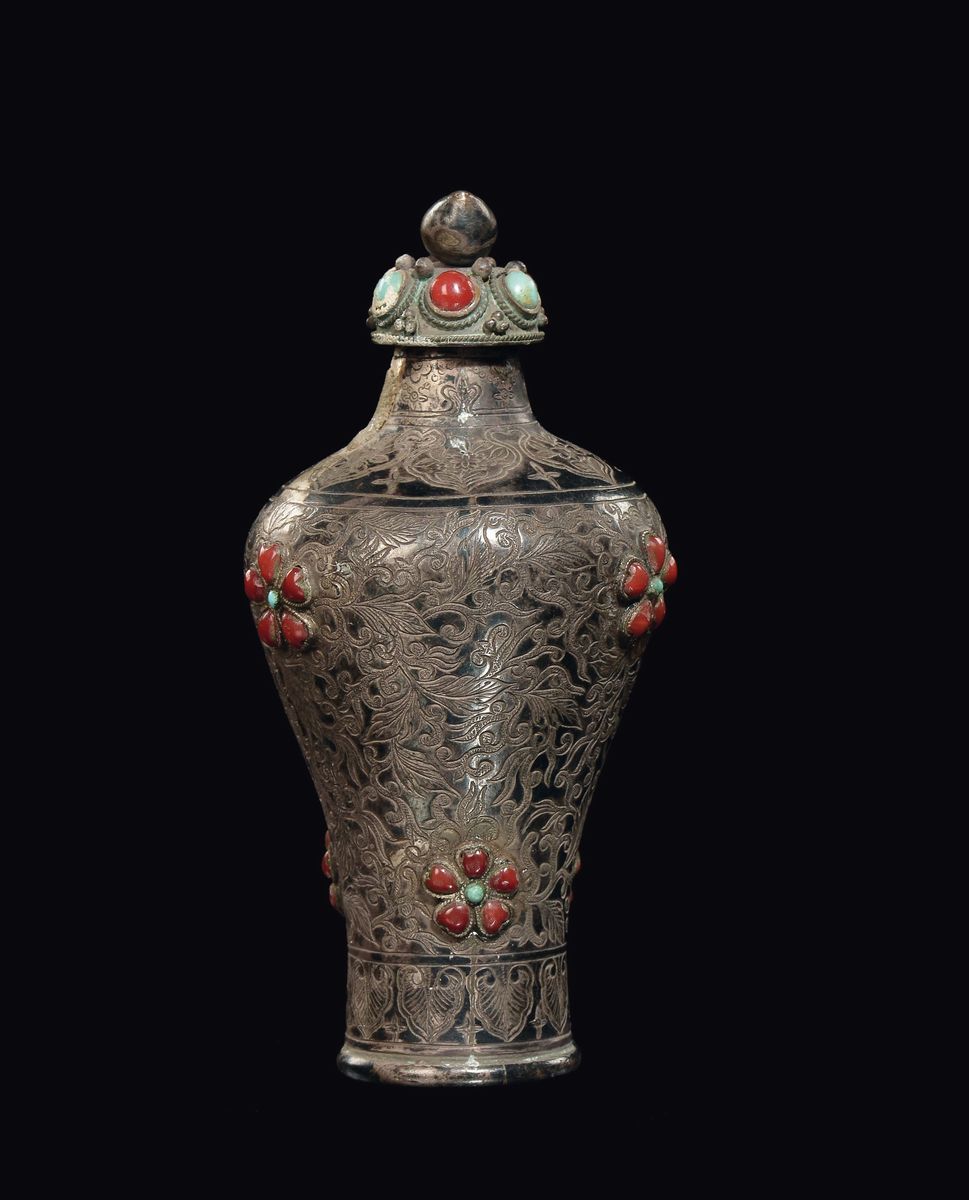 Coppia di Snuff Bottle D'argento con Pietre Dure, Tibet, Inizio XIX Secolo