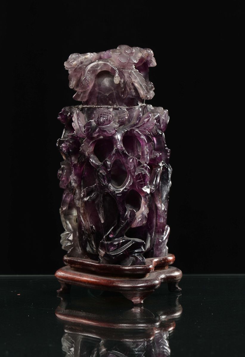 Vasetto in Ametista con Rami di Fiori in Rilievo, Cina, Dinastia Qing, XIX Secolo