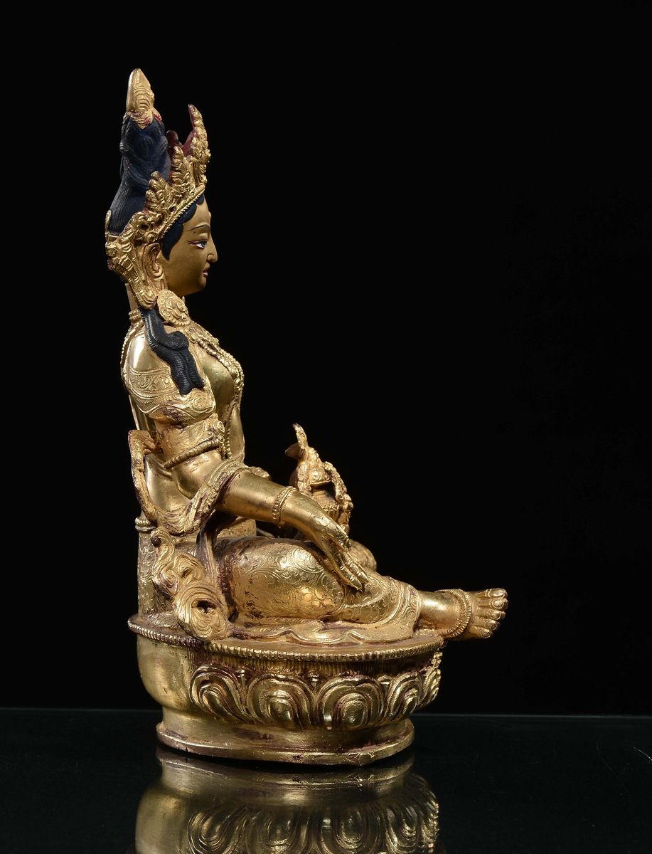 Figura di Amitaya in Bronzo Dorato Seduta su Fiore di Loto, Tibet, XX Secolo