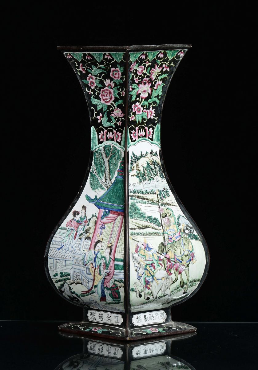 Vaso Smaltato con Scene di Vita Orientale, Cina, Dinastia Qing, Inizio XIX Secolo