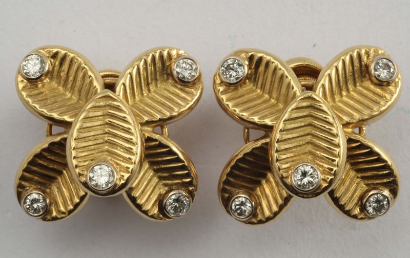 Cartier, a pair of diamond and gold earrings  - Auction Fine Jewels - I - Cambi Casa d'Aste