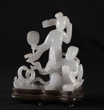 Scultura in Giada Raffigurante Guanyin con Dignitario, Cina, Repubblica, XX Secolo