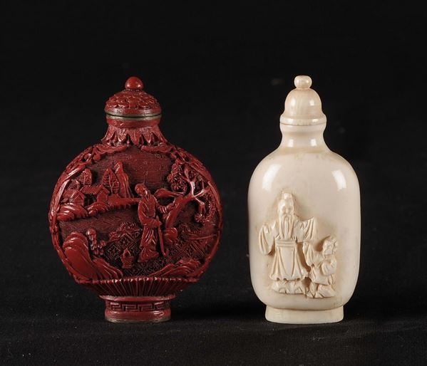 A lot of two snuff bottle one in carved ivory and one in red lacquer, China, 20th century