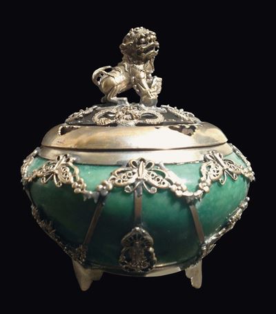Piccolo Incensiere in Pietra Dura e Argento con Presa a Cane di Pho, Cina, Dinastia Qing, XIX Sec...