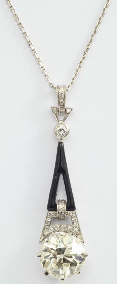 Pendente con Diamante di Ct 7,32, Smalto Nero e Diamanti