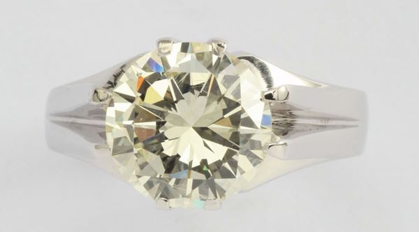 Anello con diamante di ct 3,30, colore N, purezza SI1