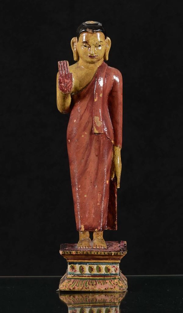 Figura di divinità in legno laccato in policromia, India, XX secolo