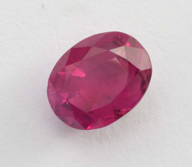 Rubino di ct 4,72 forma ovale, composito, caratteristiche compatibili con quelle dei rubini di Myanmar (Birmania)  - Asta Fine Jewels - I - Cambi Casa d'Aste