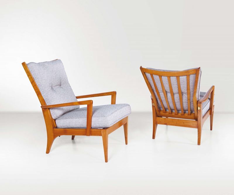 Coppia di poltrone reclinabili in legno con cuscini rivestiti in tessuto.  - Auction Design - Cambi Casa d'Aste