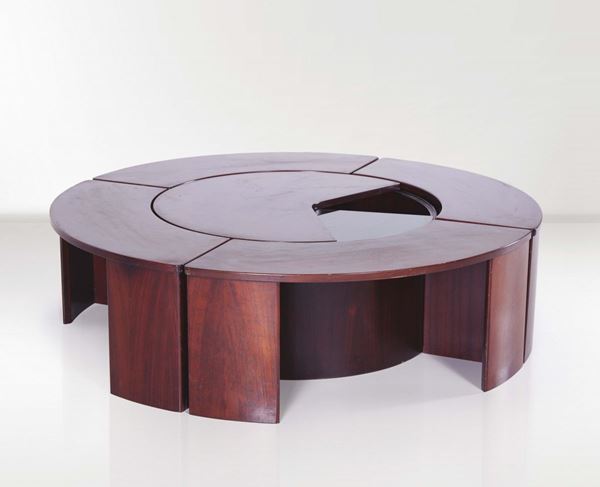 Tavolo basso componibile con quattro sgabelli in legno e plexiglass