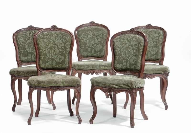 Sei sedie in noce intagliato, XVIII secolo  - Asta Antiquariato, Affidamenti da raffinate dimore private - Cambi Casa d'Aste