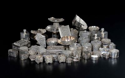 Lotto Composto da 46 Scatole, Coppe e Alzatine in Argento, Cina, Dinastia Qing, XIX Secolo