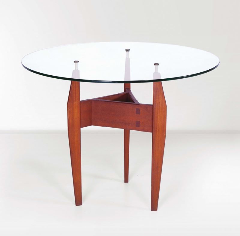 Tavolo in legno con piano in vetro e finiture in ottone.  - Auction Design - Cambi Casa d'Aste