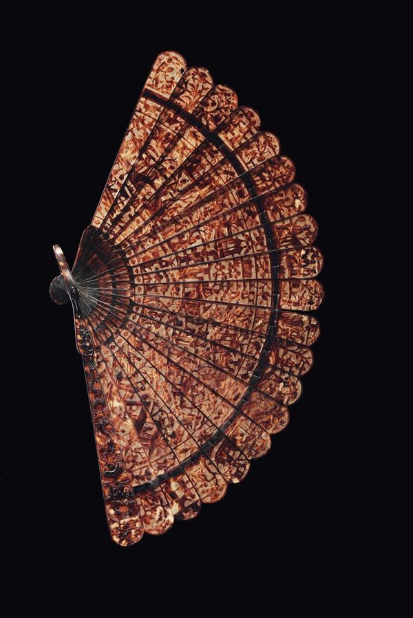 A turtle and gilt lacquer fan with common life scenes, China, Canton, Qing Dynasty, 19th century