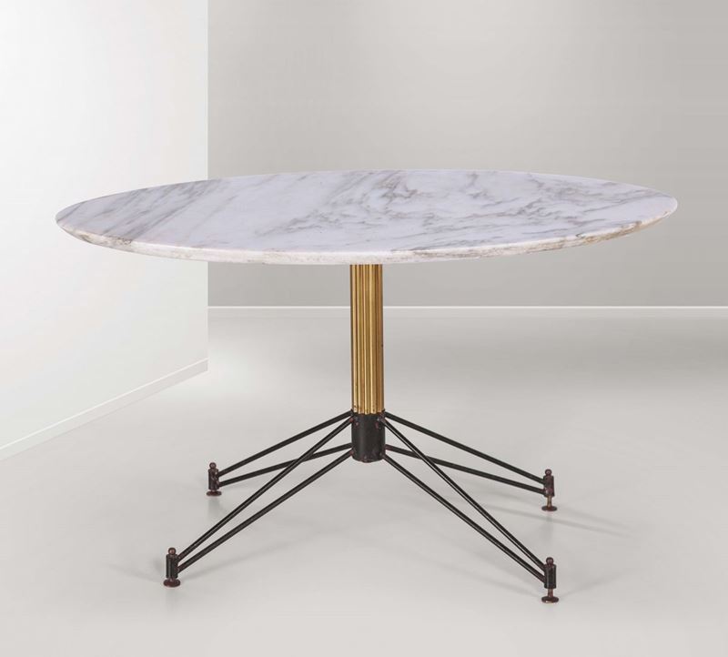 Tavolino con struttura in ottone e metallo verniciato e piano in marmo.  - Auction Design - Cambi Casa d'Aste