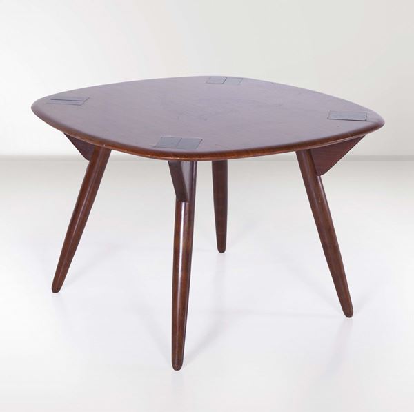 Tavolo in legno con decori in ceramica smaltata