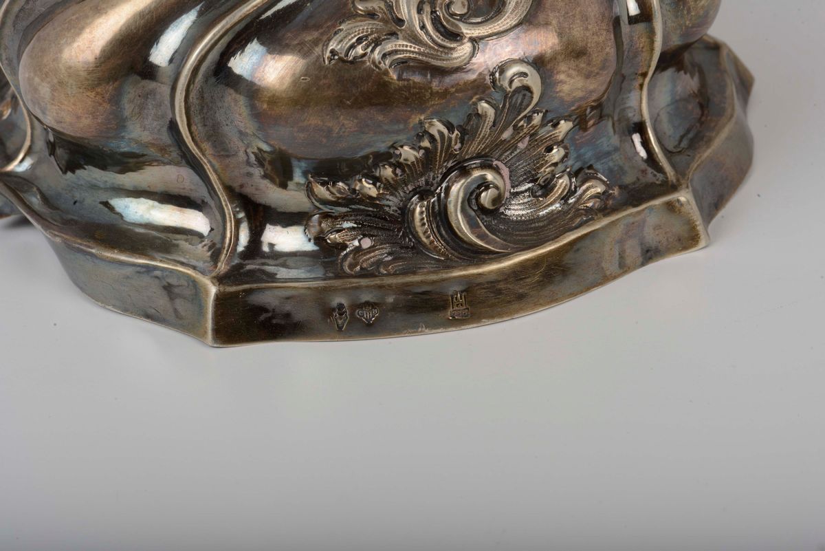Coppia di Candelabri in Argento Fuso, Sbalzato e Cesellato in Stile Barocchetto Genovese, Punzoni...
