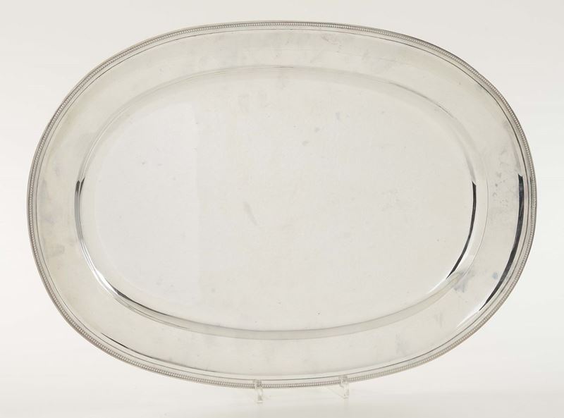 Piatto ovale in argento da portata, XX secolo  - Asta Arredi dalle dimore degli eredi Ercole Marelli e altre provenienze - Cambi Casa d'Aste