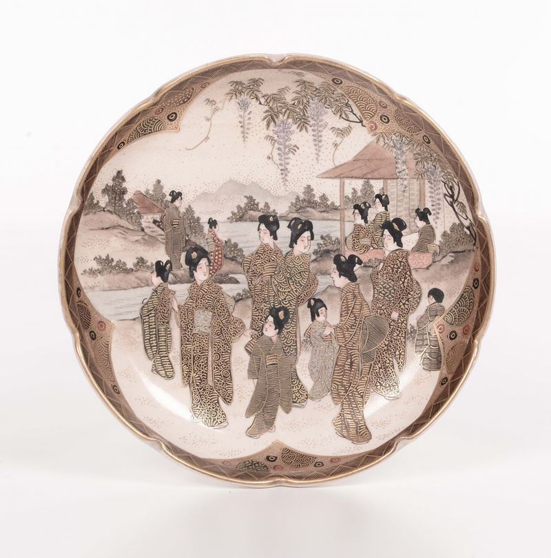 Piatto con decoro di Guanyin dorate, Cina, XX secolo  - Auction Time Auction 8-2014 - Cambi Casa d'Aste
