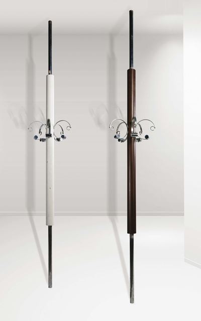 Coppia di Appendiabiti Soffitto-pavimento in Metallo Cromato e Legno