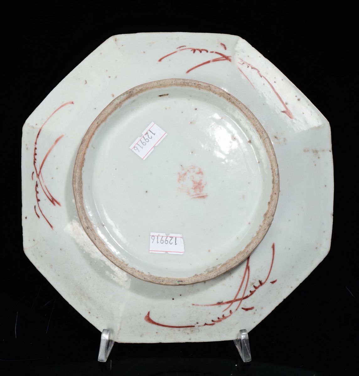Piattino in Porcellana Policroma con Pesci Rossi, Cina, Dinastia Qing, XIX Secolo