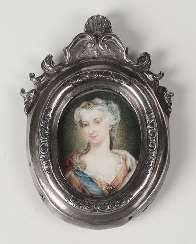 Miniatura Raffigurante Nobildonna Entro Cornice in Argenti Cesellato