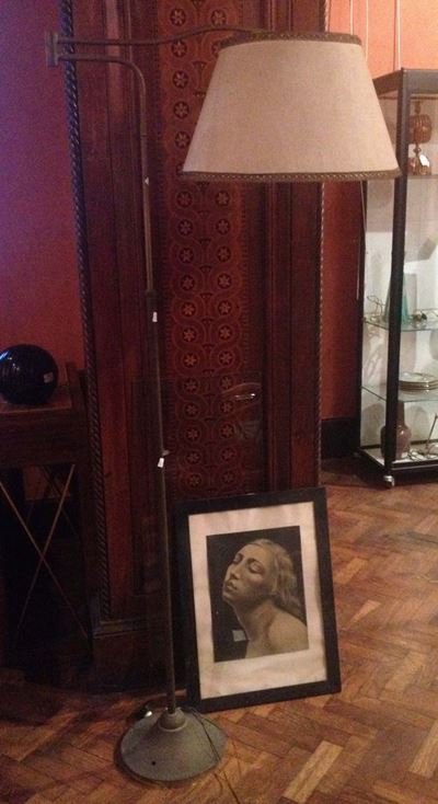 Piantana e Disegno Raffigurante Volto Femminile Firmato del Vecchio