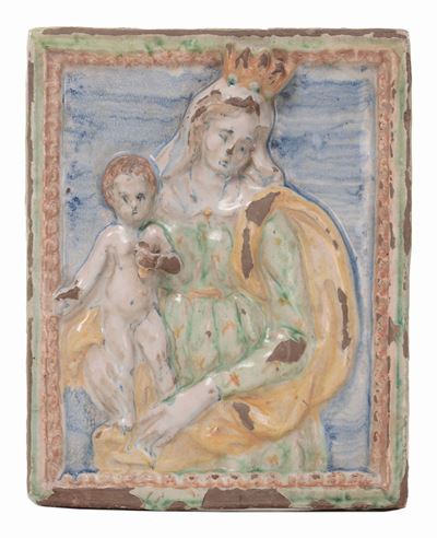 Bassorilievo in Ceramica Policroma Raffigurante Madonna con Bambino, Toscana XVII Secolo