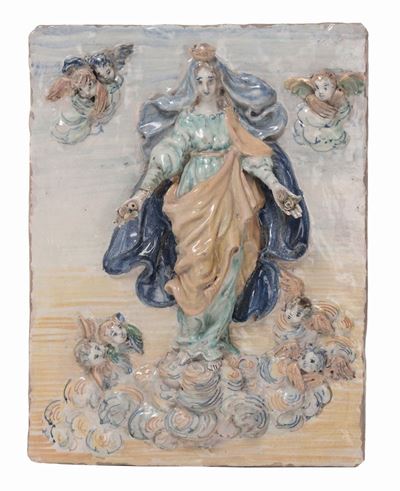 Altorilievo in Ceramica Policroma Raffigurante Madonna Contornata da Putti, XVII Secolo