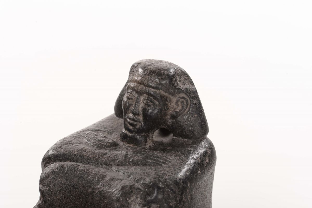 Rara Statua Cubo in Basanite Scolpita, Egitto Medio Regno (1987.1640 a.C.) o Prodotto Arcaicizzan...