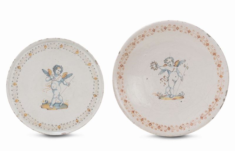 Piatto e alzatina in maiolica a decoro compendiario, Deruta XVIII secolo  - Auction Fine Arts from refined private house - Cambi Casa d'Aste