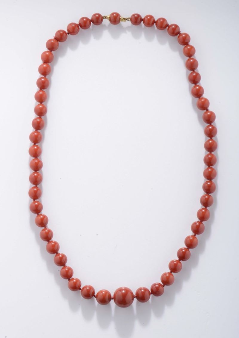 A graduated coral beads necklace  - Auction Fine Jewels - II - Cambi Casa d'Aste