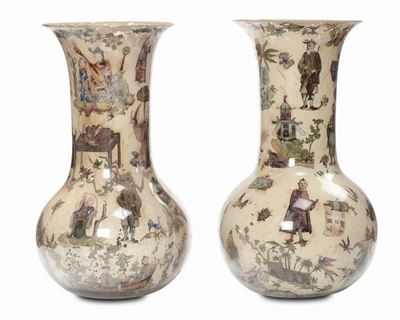 Coppia di Vasi in Vetro Soffiato e Dipinto con Motivi a Chinoiseries, XVIII Secolo