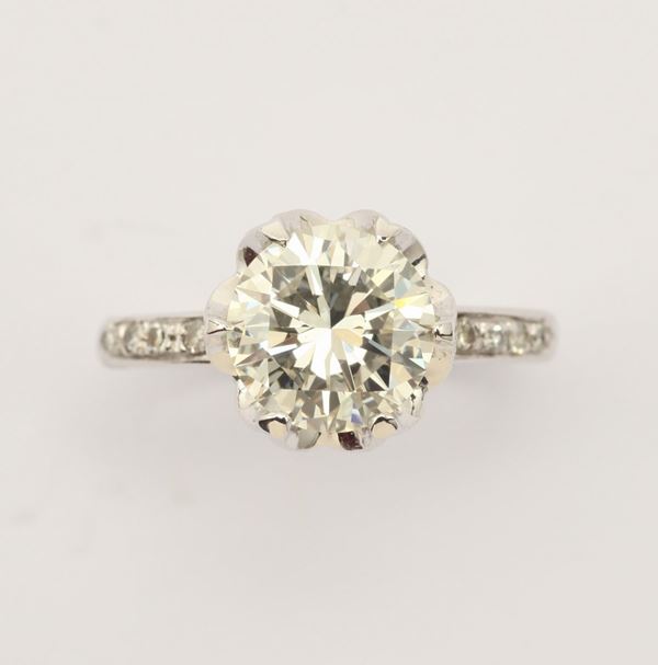 A diamond single-stone ring. Diamond weight ct 2,34 circa
