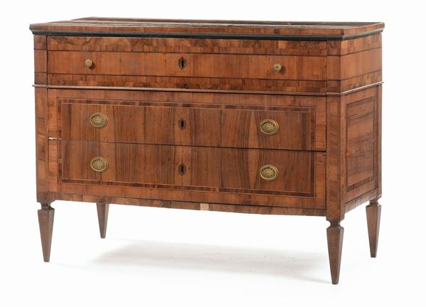 Comò Luigi XVI lastronato in noce e radica di noce, XVIII-XIX secolo