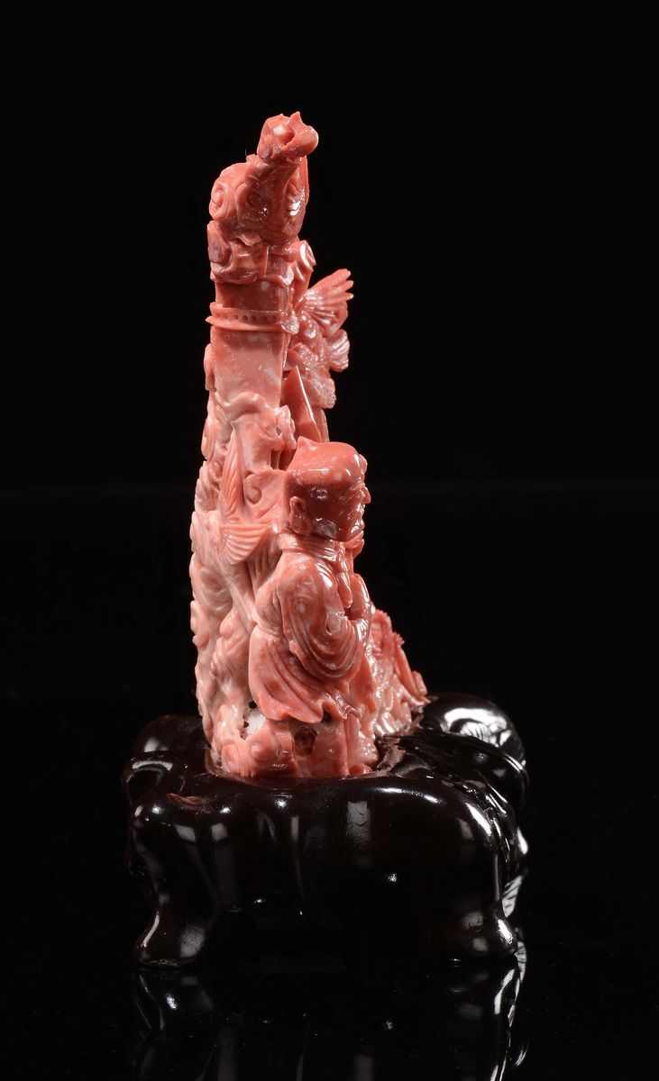 Scultura in Corallo Raffigurante Tempio con Figura Votiva e Guardiano con Lancia, Cina, Dinastia ...