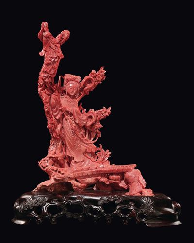 Corallo Scolpito Raffigurante Guanyin con Ombrello Chiuso Sopra un Pontile, Cina, Dinastia Qing, ...