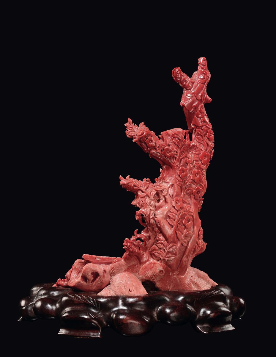 Corallo Scolpito Raffigurante Guanyin con Ombrello Chiuso Sopra un Pontile, Cina, Dinastia Qing, ...