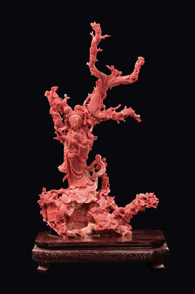 Gruppo Scolpito in Corallo con Guanyin e Piccola Voliera, Cina, Dinastia Qing, Fine XIX Secolo